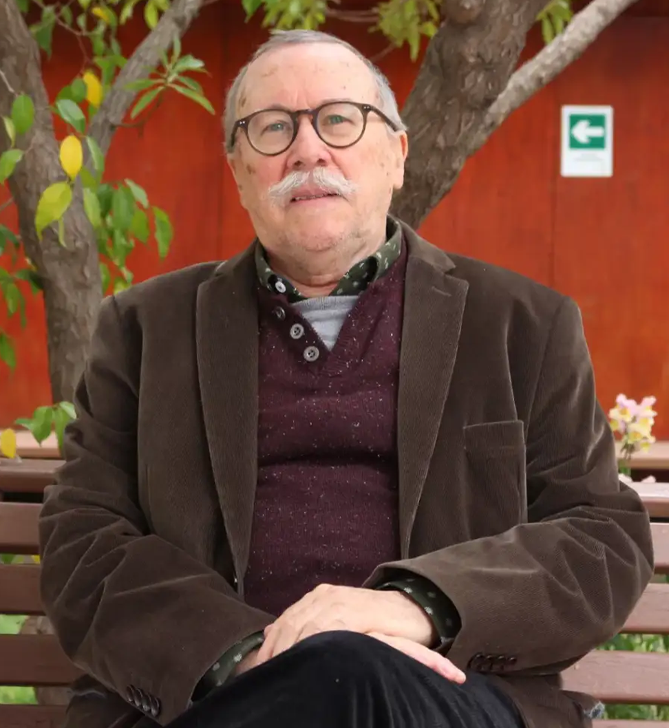 Dr. Gonzalo Delamaza
