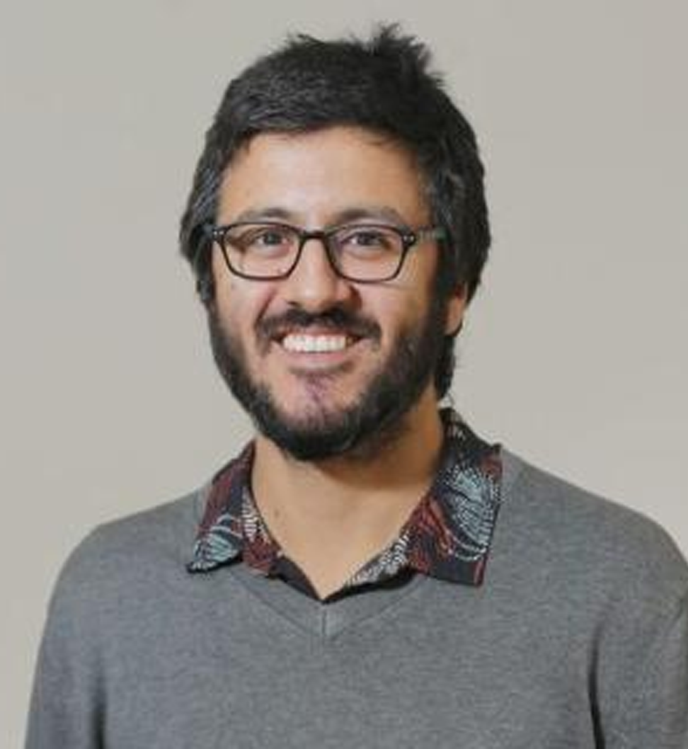 Dr. Gonzalo Bustos